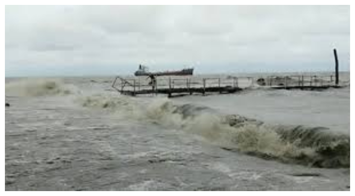 হাতিয়ার সঙ্গে সারা দেশের নৌ-যোগাযোগ বন্ধ